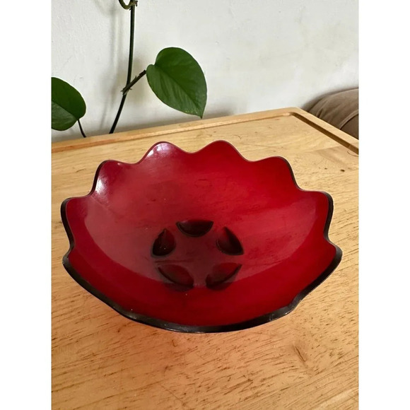 Scalloped Shell Bowl - Picture 2 of 8